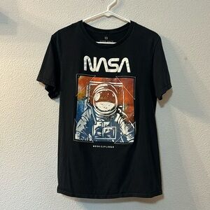 Hyper Space NASA graphic tee size medium